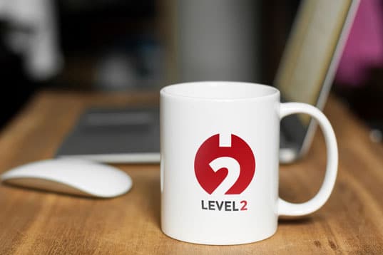 Poste de travail et mug Level2